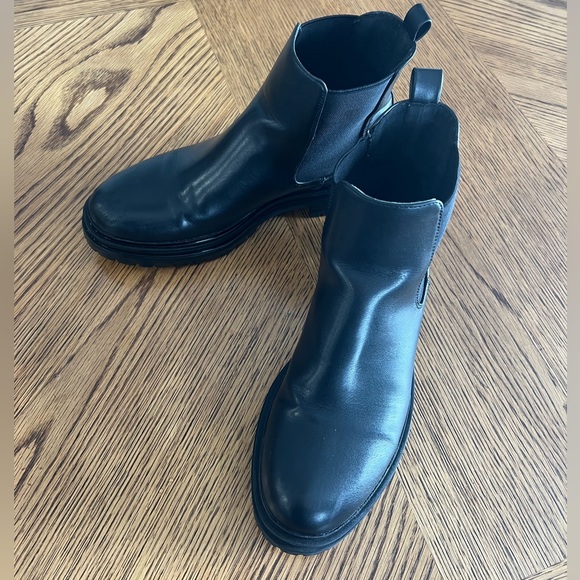 Steve Madden Boots - Picture 1 of 4